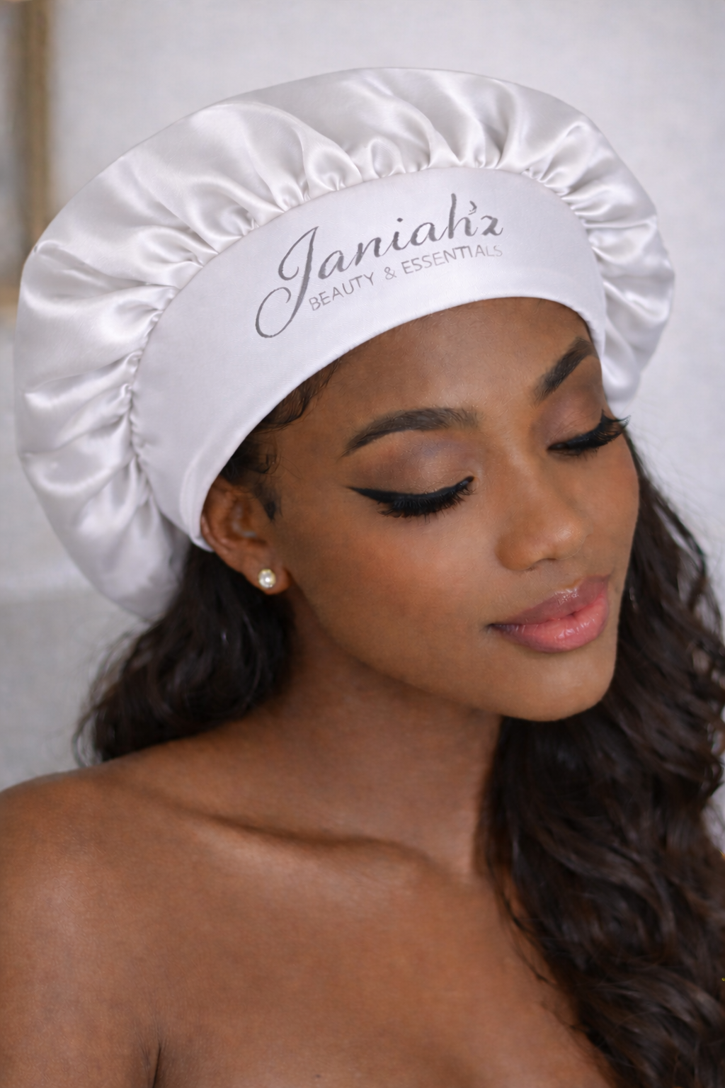 Janiah'z Beauty & Essentials bonnet