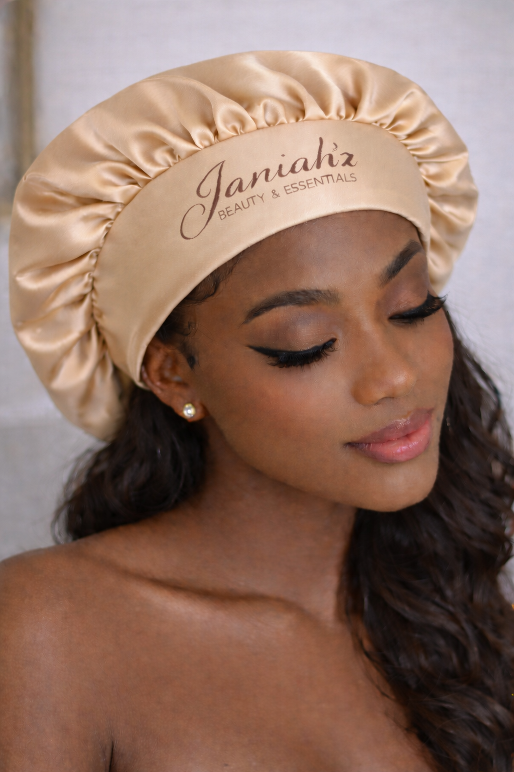 Janiah'z Beauty & Essentials bonnet