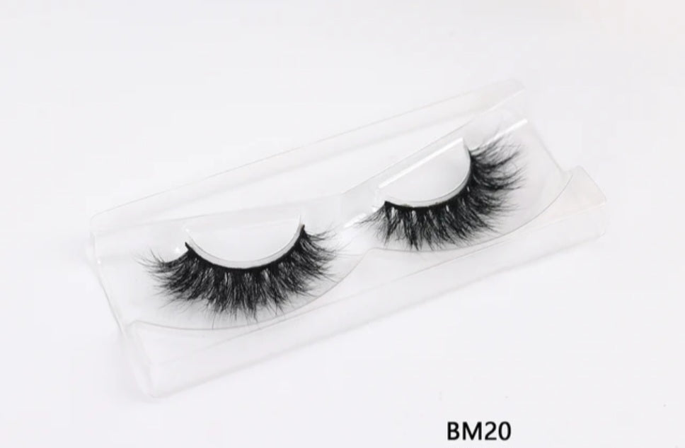 Janiah'z Beauty & Essentials  Eyelashes