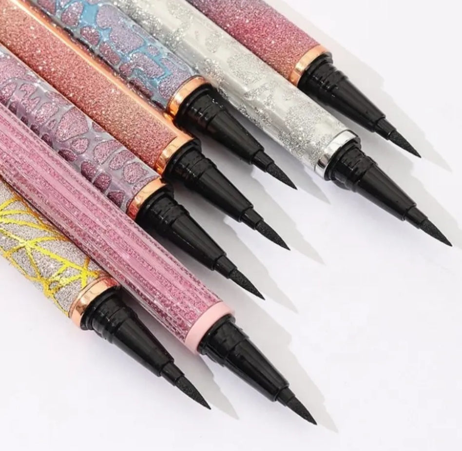 Janiah'z Beauty & Essentials eyeliner