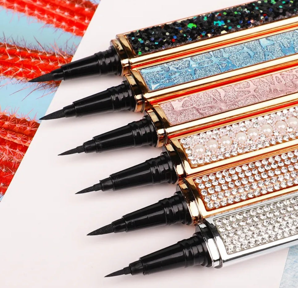 Janiah'z Beauty & Essentials eyeliner