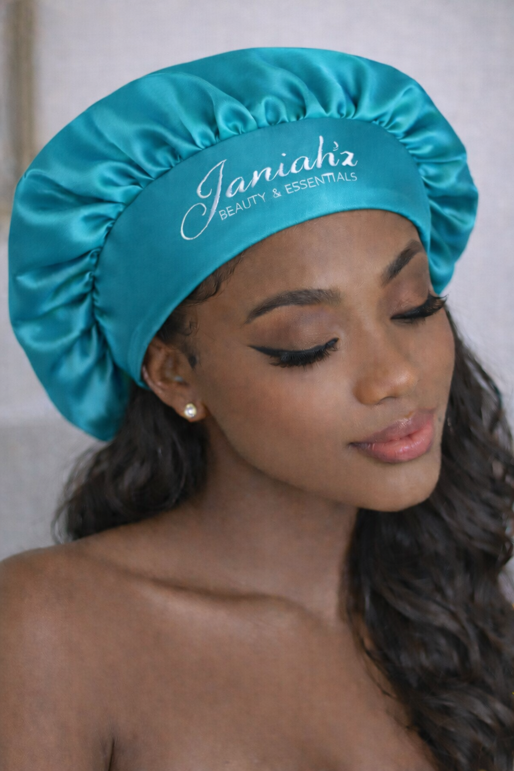 Janiah'z Beauty & Essentials bonnet